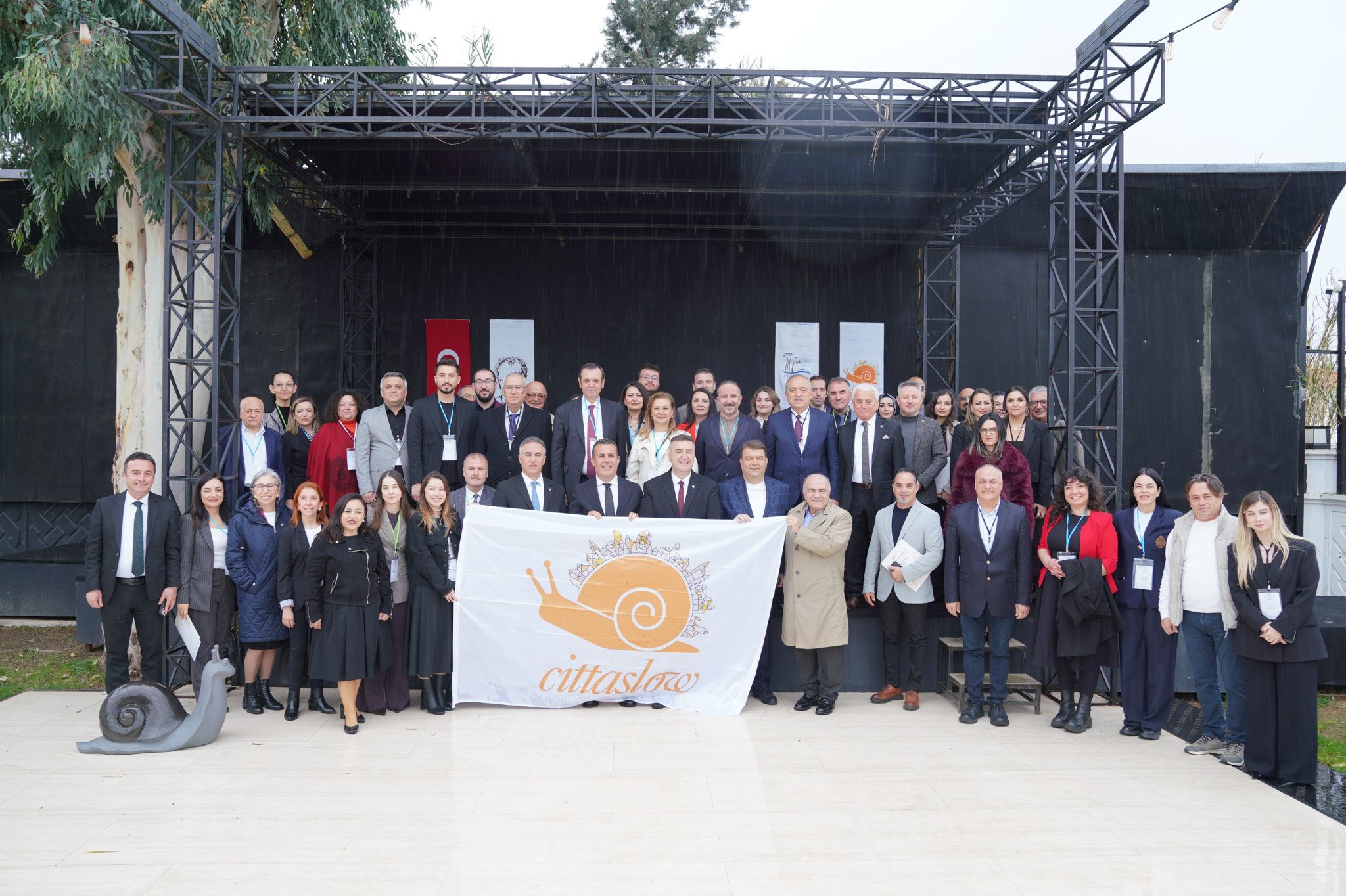 Seferihisar’da düzenlenen Cittaslow Türkiye Ulusal Ağ Toplantısı’na, Belediye Başkanımız Sayın Habil Dökmeci’nin katılımıyla Sivrihisar Belediyesi olarak biz de yerimizi aldık.