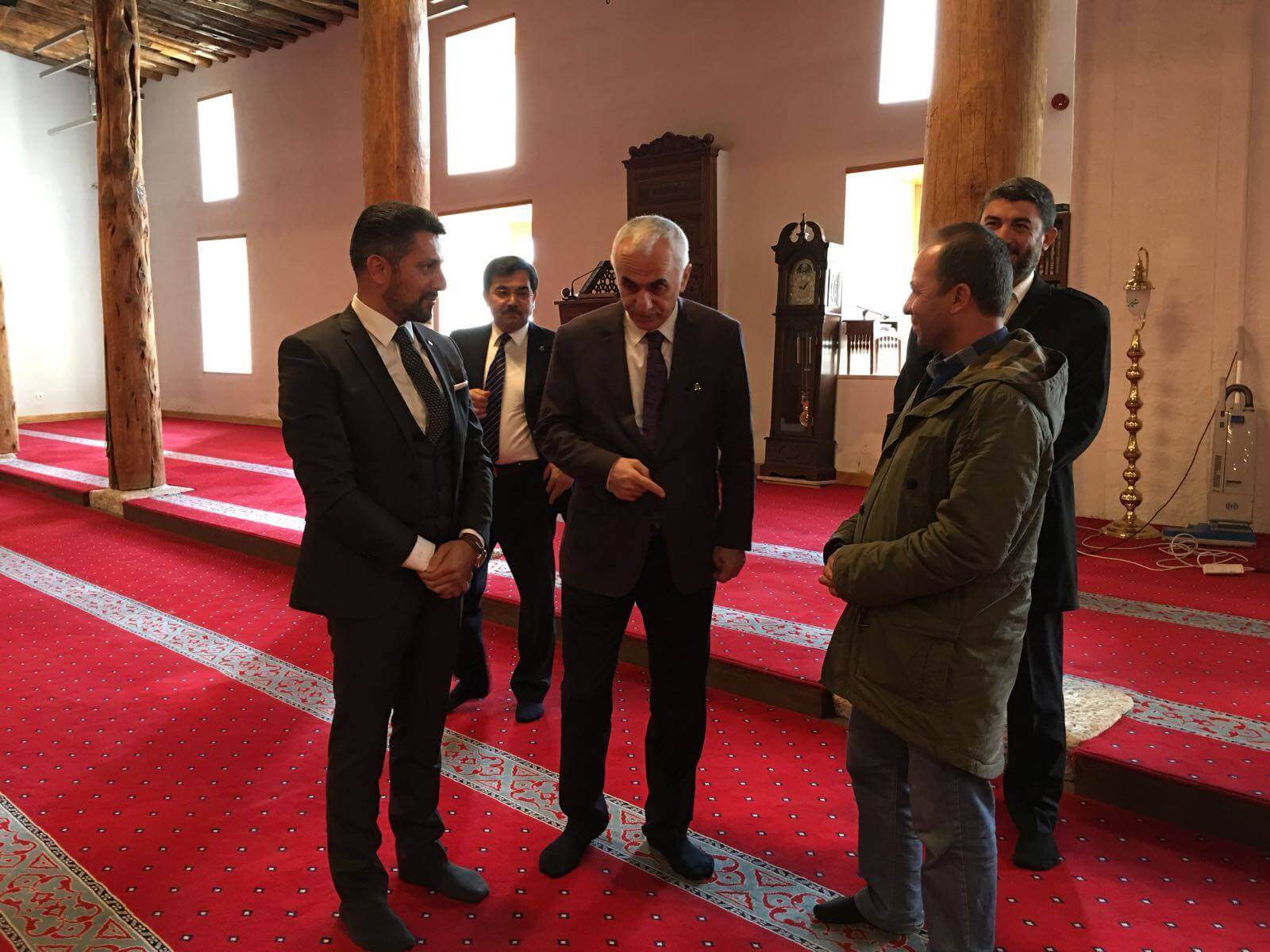 Ak Parti Genel Başkan Yardımcısı ve İstanbul Milletvekili Sayın Erol Kaya ilçemizi ziyaret ederek, Sivrihisar Belediye Başkanımız Hamid Yüzügüllü ile biraraya geldi.
