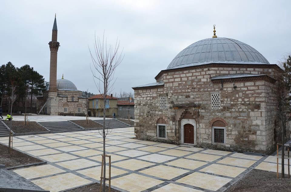 Anadolu’nun Kabe Minyatürlü ilk Mescidi Hazinedar Camisinin Çevre Düzenlemesinde Sona Gelindi.
