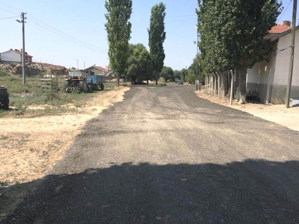 Sivrihisar Belediyesi Ekiplerimiz Kırsal Mahallerimizde Yolları Yapıyor