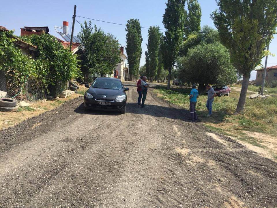 Sivrihisar Belediyesi Ekiplerimiz Kırsal Mahallerimizde Yolları Yapıyor